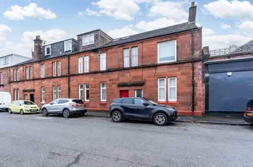 Photo 11 - Garden Flat, Stylish, Modern Flat, Near Balloch