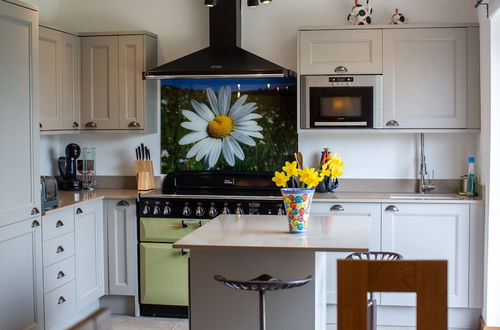 Photo 9 - Luxury Cottage With hot tub in the Forest of Dean