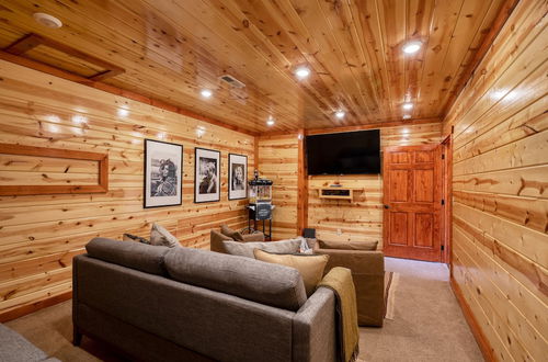 Photo 14 - Elm by Avantstay Mountain Side Cabin w/ Movie Theatre, Indoor Pool, Hot Tub & Views