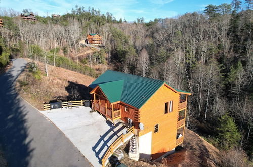 Foto 5 - Elm by Avantstay Mountain Side Cabin w/ Movie Theatre, Indoor Pool, Hot Tub & Views