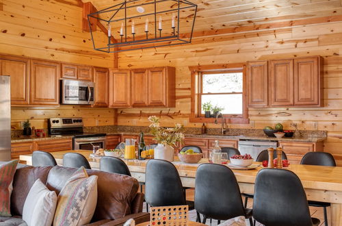 Photo 9 - Elm by Avantstay Mountain Side Cabin w/ Movie Theatre, Indoor Pool, Hot Tub & Views