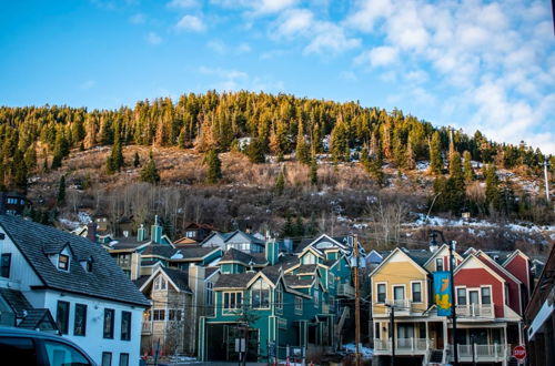 Photo 12 - Woodside Getaway by Avantstay Character Home Close To Park City Resort w/ Hot Tub