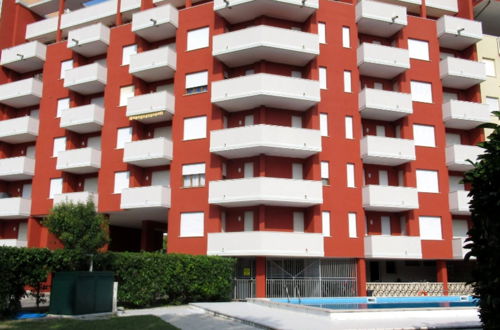 Photo 23 - Serene Flat With Balcony and Pool - Beahost