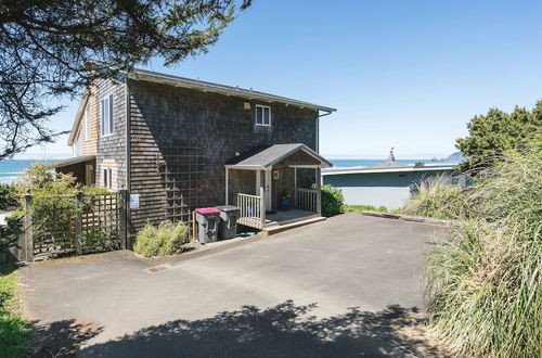 Photo 18 - Pacific House by Avantstay Bright Airy Home w/ Direct Access to Cannon Beach