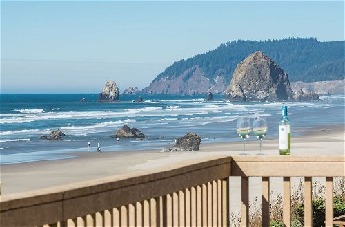 Photo 23 - Pacific House by Avantstay Bright Airy Home w/ Direct Access to Cannon Beach