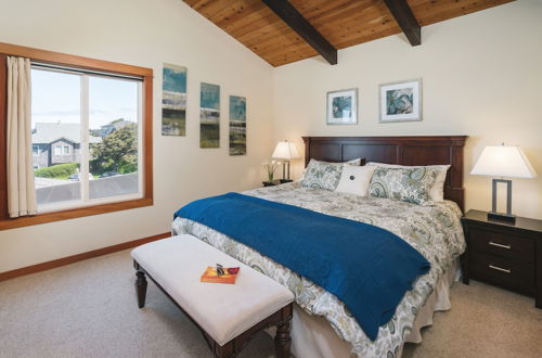 Photo 11 - Pacific House by Avantstay Bright Airy Home w/ Direct Access to Cannon Beach