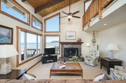 Foto 2 - Pacific House by Avantstay Bright Airy Home w/ Direct Access to Cannon Beach