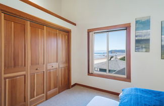 Photo 3 - Pacific House by Avantstay Bright Airy Home w/ Direct Access to Cannon Beach