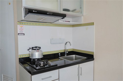 Foto 10 - Cozy 2BR for 3 Pax Green Pramuka Apartment
