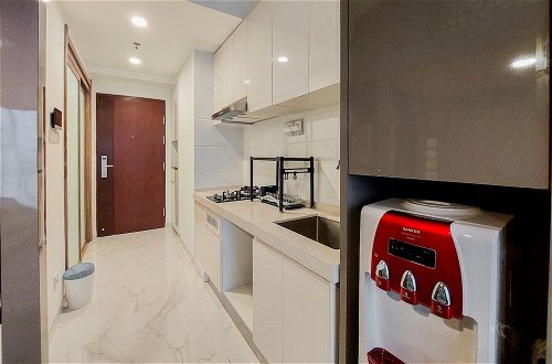 Foto 12 - Best Choice And Strategic Studio Apartment At Sky House Bsd