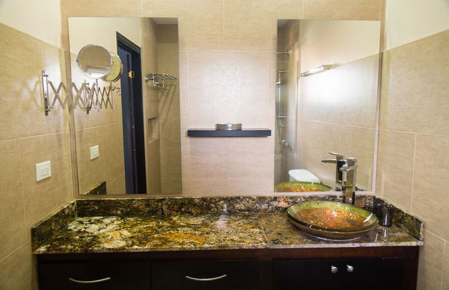 New Kingston Apartment at The Palms - Photo 21