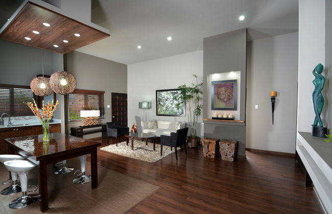 New Kingston Apartment at The Palms - Photo 17