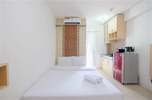 Foto 4 - Homey and Comfort Living Studio Room at Bassura City Apartment