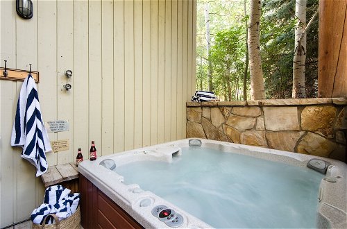 Foto 23 - Scarlett by Avantstay Spacious Mountain Home w/ Gorgeous Views & Hot Tub