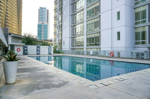 Foto 18 - Modern and Comfortable 2BR at The Empyreal Condominium Epicentrum Apartment