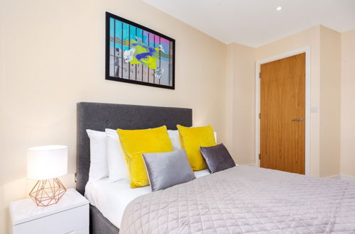 Photo 2 - Charming 1-bed Apartment in, Canary Wharf