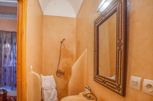 Photo 5 - room in Guest Room - Riad Lakouas-benjoin Room