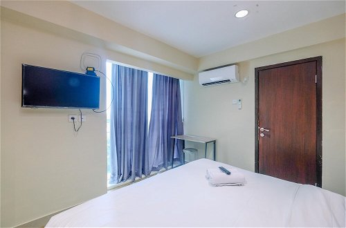 Photo 6 - Minimalist And Comfort 2Br At Tamansari The Hive Apartment