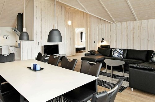 Photo 11 - 10 Person Holiday Home in Blavand