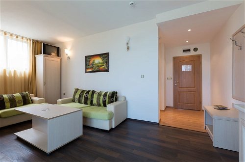 Photo 9 - One Bedroom Apartment with Balcony in Avalon Complex