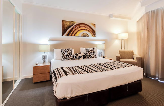 Cosmo Apartment Hotel - Photo 7