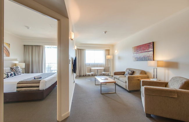 Cosmo Apartment Hotel - Photo 4