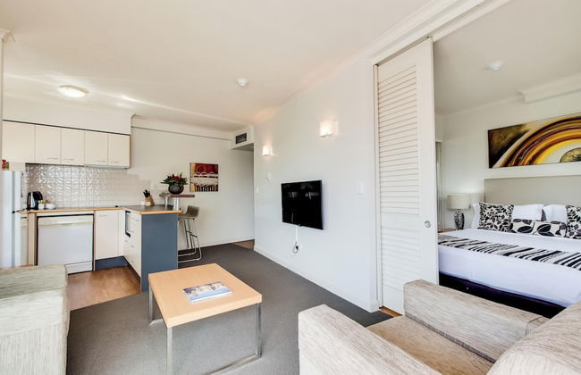 Cosmo Apartment Hotel - Photo 12