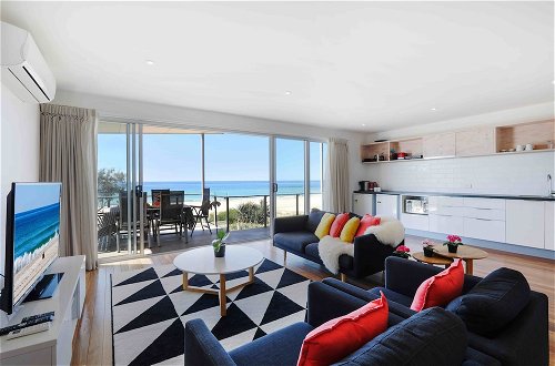 Foto 9 - Sandbox Luxury Beach Front Apartments