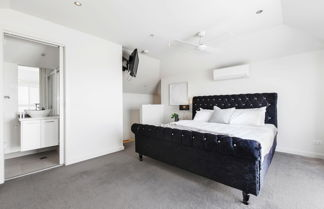 Photo 3 - The Jetty Beach Apartment by Ready Set Host