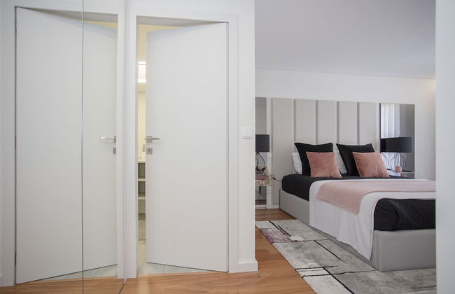 Liiiving- Luxury River View Apartment II - Photo 2