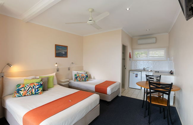 Sunlit Waters Studio Apartments - Foto 4