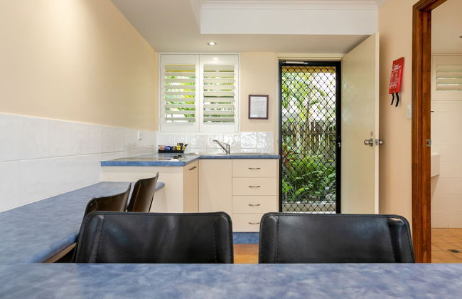 Sunlit Waters Studio Apartments - Foto 21