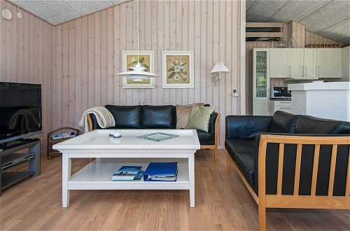 Photo 10 - 8 Person Holiday Home in Ulfborg