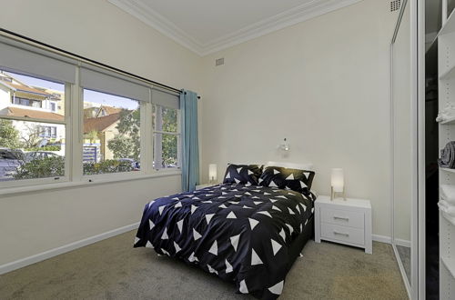 Photo 2 - 4 BR Apartment Short Walk to Bondi Beach