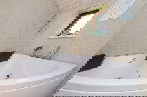 Foto 3 - 6 Person Holiday Home in Romo