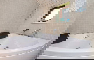 Foto 3 - 6 Person Holiday Home in Romo