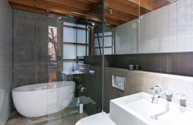 Executive Rental Style House - Photo 20