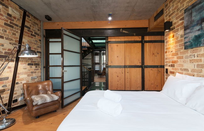 Executive Rental Style House - Photo 3
