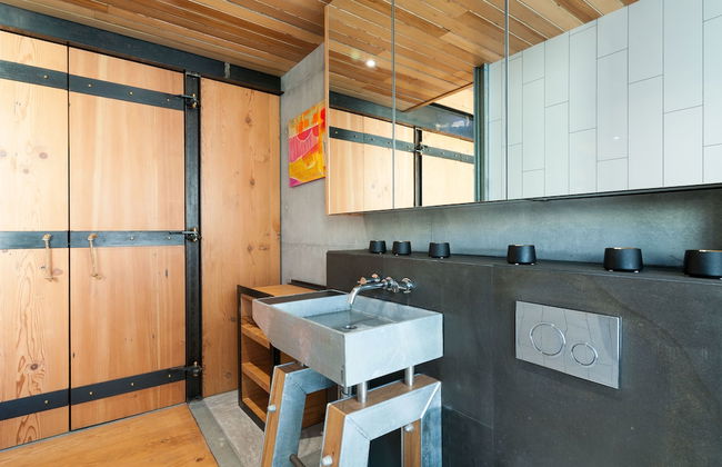 Executive Rental Style House - Photo 21