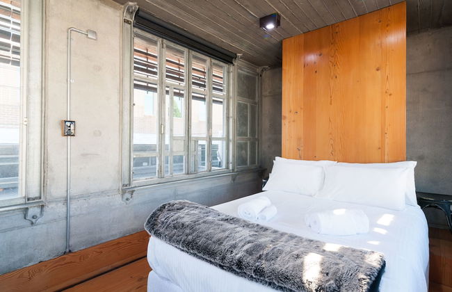 Executive Rental Style House - Photo 4