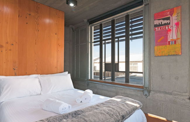 Executive Rental Style House - Photo 8