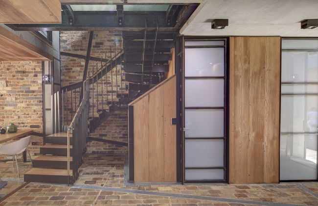 Executive Rental Style House - Photo 14