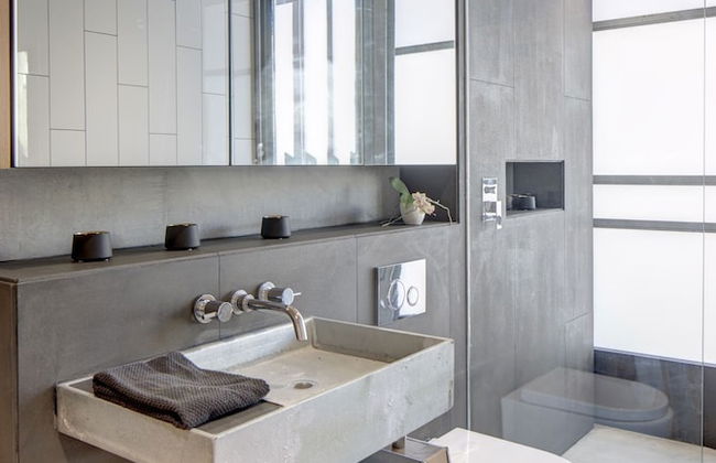 Executive Rental Style House - Photo 18