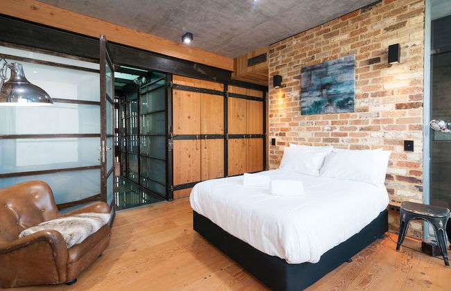 Executive Rental Style House - Photo 9