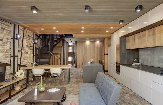 Executive Rental Style House - Photo 13