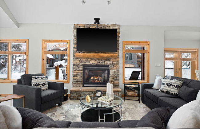 MODERN 4,500 sqft Ski Chalet: 5 Br + 6 Ba | Pool Table | Pool + PRIVATE Hot Tub - Foto 25