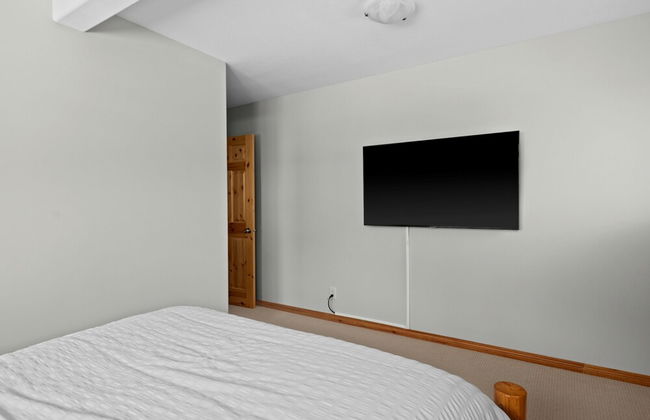 MODERN 4,500 sqft Ski Chalet: 5 Br + 6 Ba | Pool Table | Pool + PRIVATE Hot Tub - Foto 41