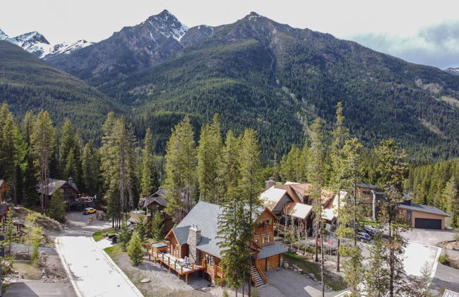 MODERN 4,500 sqft Ski Chalet: 5 Br + 6 Ba | Pool Table | Pool + PRIVATE Hot Tub - Foto 77