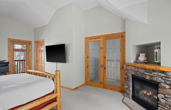 MODERN 4,500 sqft Ski Chalet: 5 Br + 6 Ba | Pool Table | Pool + PRIVATE Hot Tub - Foto 3