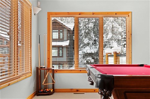 Foto 59 - MODERN 4,500 sqft Ski Chalet: 5 Br + 6 Ba | Pool Table | Pool + PRIVATE Hot Tub